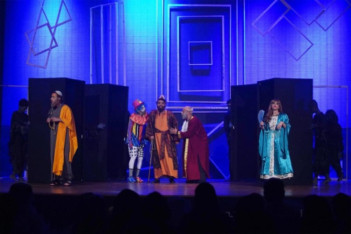 تنافس كبير بين الفرق بمهرجان خالد بن حمد للمسرح الشبابي