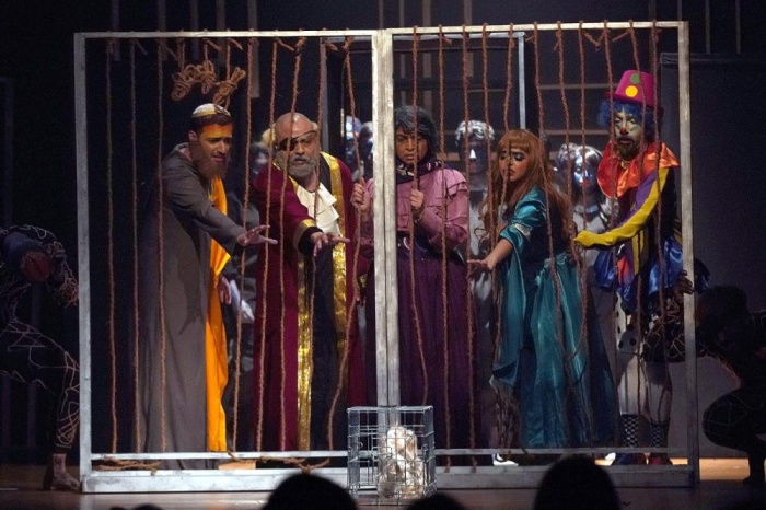 تنافس كبير بين الفرق بمهرجان خالد بن حمد للمسرح الشبابي