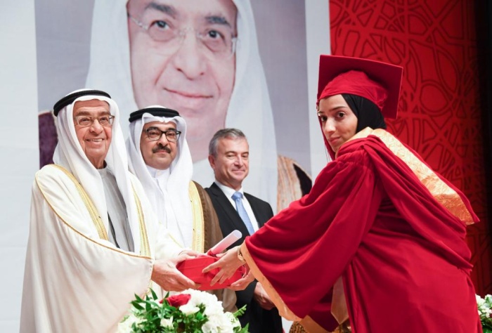 محمد بن مبارك يرعى حفل تخريج الفوج السادس لكلية "بوليتكنك البحرين"