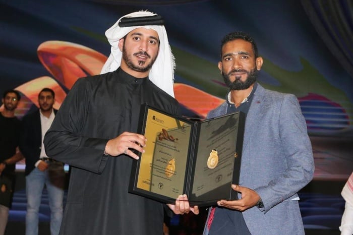 مسرحية "أين عقلي يا قلب" تكتسح جوائز مهرجان خالد بن حمد