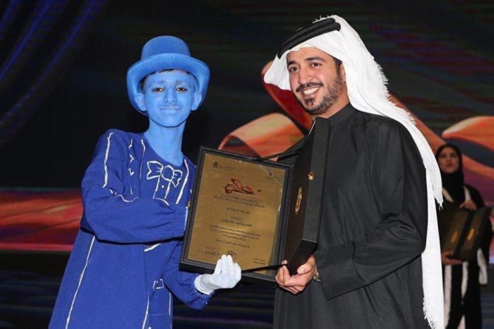 مسرحية "أين عقلي يا قلب" تكتسح جوائز مهرجان خالد بن حمد