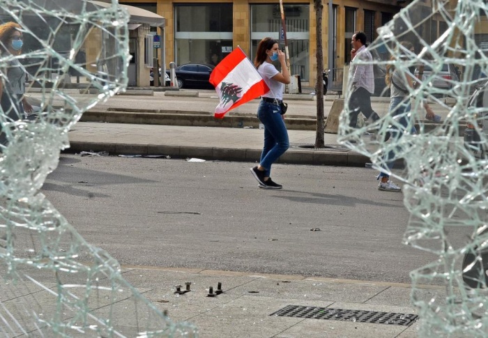 بالصور - بيروت تحترق بإطلاق النار والشغب والغاز المسيل للدموع