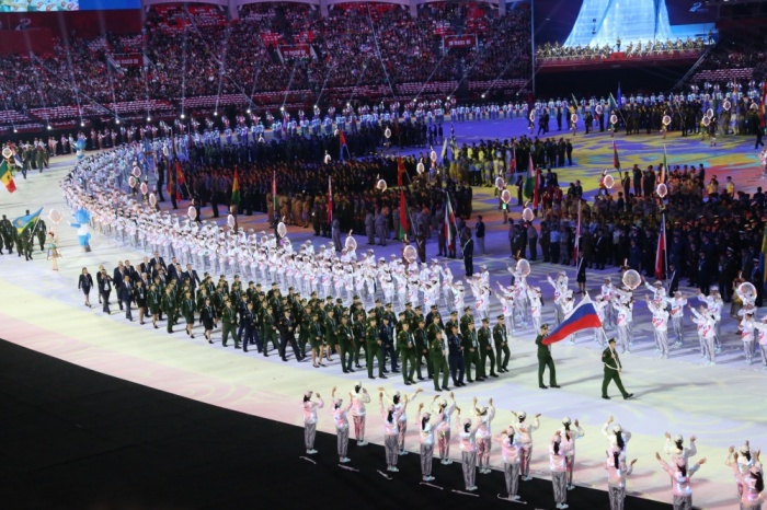 بعثة المنتخبات العسكرية لقوة الدفاع تشارك في حفل افتتاح دورة الألعاب الرياضية بالصين