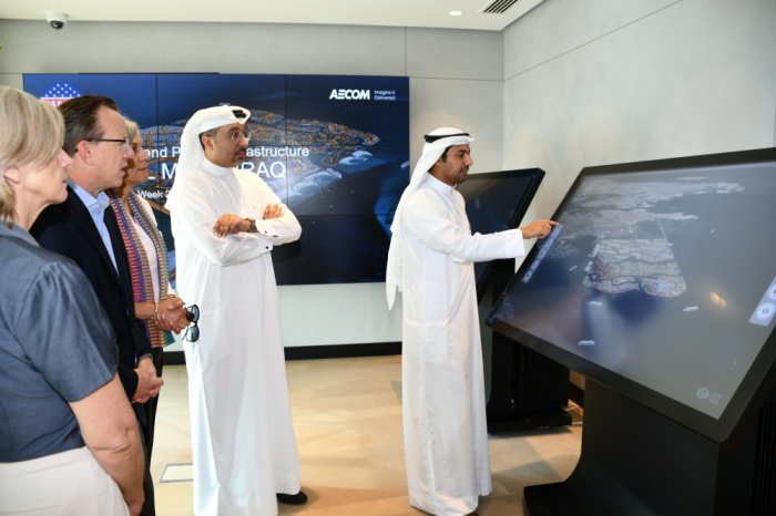 السفير الأمريكي يزور مشروع ديار المحرق