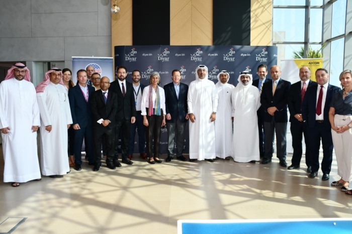 السفير الأمريكي يزور مشروع ديار المحرق