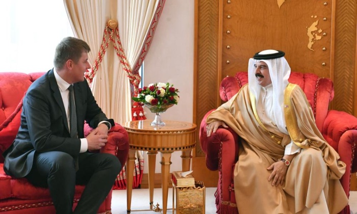 الملك يستقبل وزير خارجية التشيك: البحرين ترحب بالجميع دون تفرقة