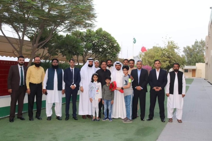 المدرسة الباكستانية تكرِّم 52 طالباً متميزاً بإعفائهم من الرسوم