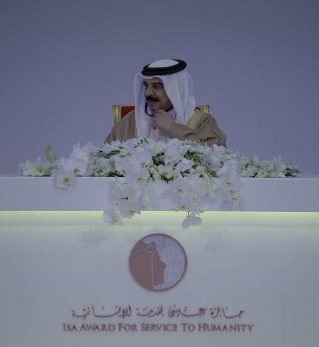 الملك: "جائزة عيسى لخدمة الإنسانية" استذكار دائم التوهج لمسيرة والد الجميع عيسى بن سلمان