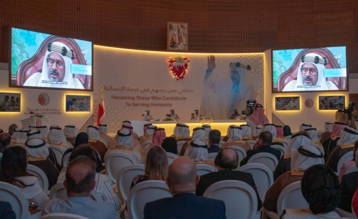 الملك: "جائزة عيسى لخدمة الإنسانية" استذكار دائم التوهج لمسيرة والد الجميع عيسى بن سلمان