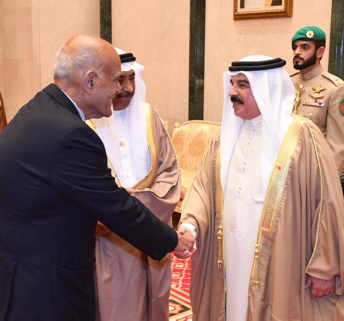 الملك: "جائزة عيسى لخدمة الإنسانية" استذكار دائم التوهج لمسيرة والد الجميع عيسى بن سلمان