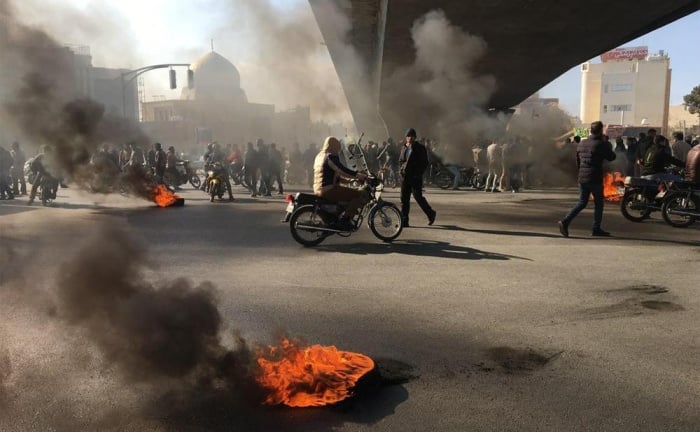 الخارجية الأمريكية: النظام الإيراني يخاف من شعبه