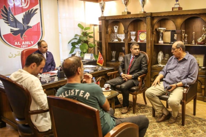 رئيس نادي "الاتحاد" يبحث تعزيز التعاون مع "الأهلي" المصري