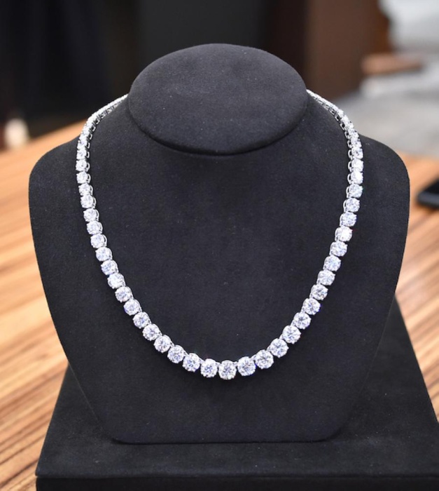 "مركز مجوهرات البحرين" يعرض 25 ألف قطعة في معرض الجواهر