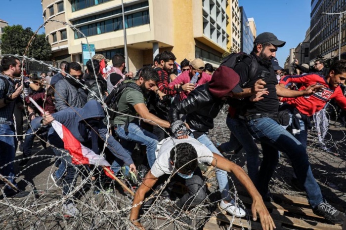 حراك لبنان يتمسك بمطالبه.. والحكومة على حالها