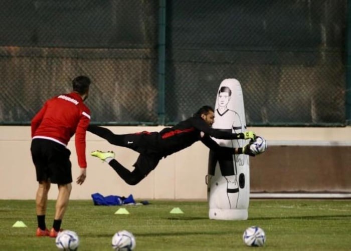 بالصور.. تدريبات منتخب البحرين لكرة القدم الأولى