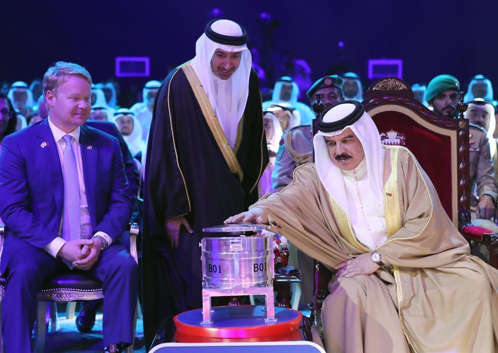 البحرين تنجز "المستحيل".. الملك يدشن خط الصهر السادس في "ألبا"