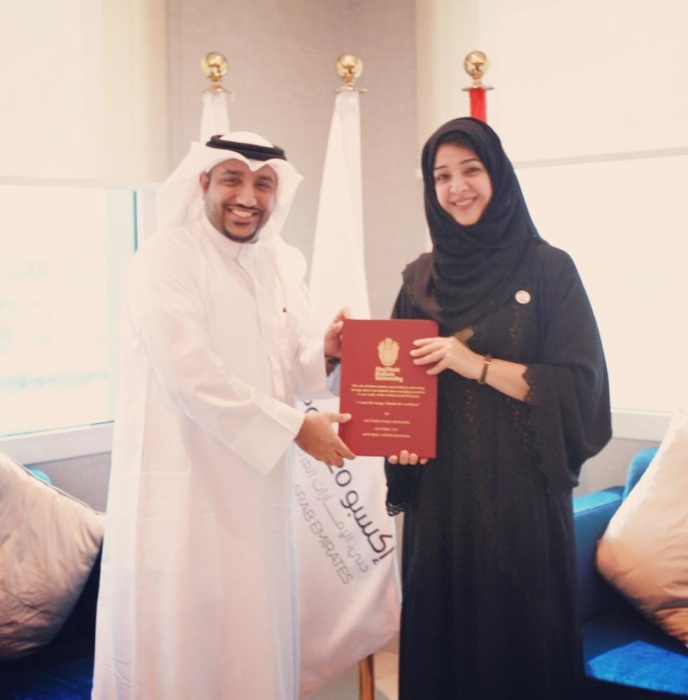 مسؤولون إماراتيون يستقبلون الباحث البحريني الفائز بأفضل بحث في بريطانيا
