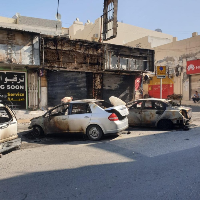 احتراق سيارة وتضرر 6 مركبات ومحلات تجارية بـ"سوق الرفاع"