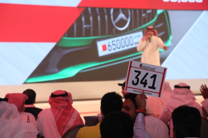 564,000 ألف دينار حصيلة بيع 25 رقماً مميزاً للوحات السيارات