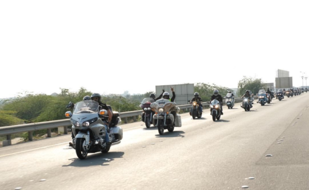 محافظ العاصمة: مهرجان الدراجات النارية عكس معاني الولاء للوطن وقيادته