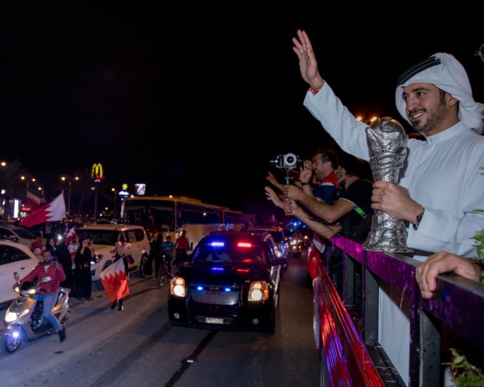 خالد بن حمد يستقبل أبطال الأحمر الكروي: أداؤكم المشرف قادكم لتحقيق نتيجة تاريخية