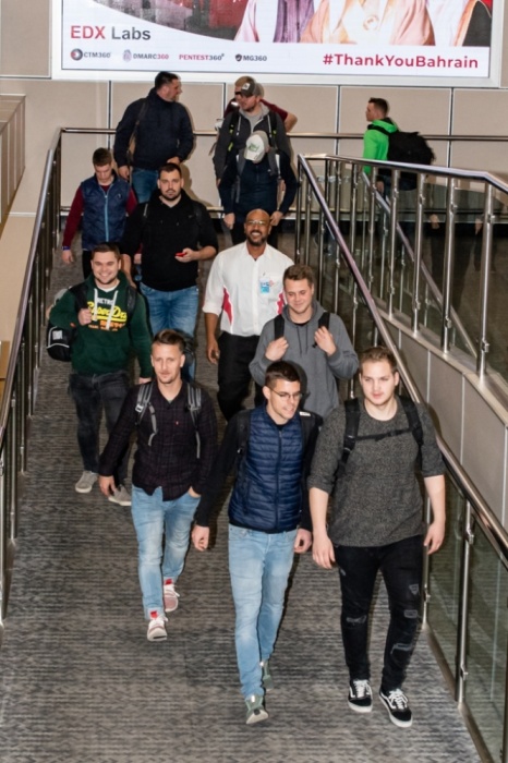 وصول سائقي وفرق البطولة العالمية للتحمل استعدادا لسباق بابكو البحرين