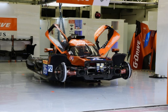 وصول سائقي وفرق البطولة العالمية للتحمل استعدادا لسباق بابكو البحرين