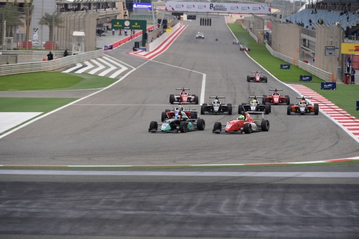 سباق بابكو البحرين للتحمل 8 ساعات يضيء سماء حلبة البحرين الدولية