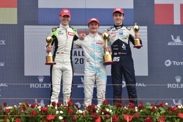 سباق بابكو البحرين للتحمل 8 ساعات يضيء سماء حلبة البحرين الدولية