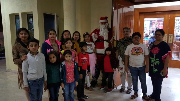 بالصور.. المسيحيون بالبحرين يحتفلون بـ "أعياد الميلاد" في أجواء التسامح والسلام