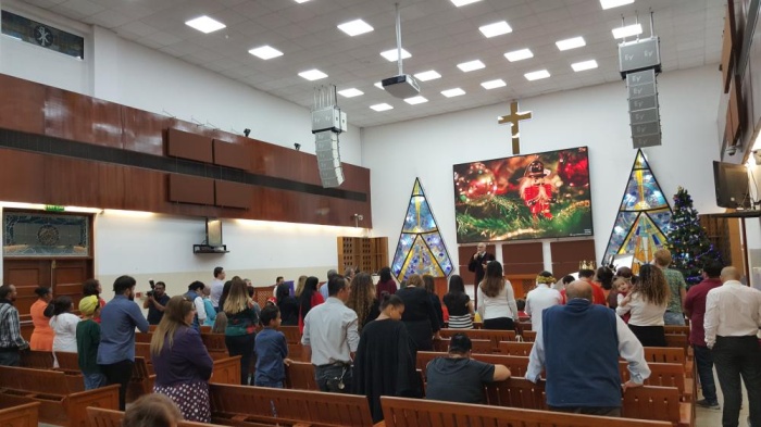 بالصور.. المسيحيون بالبحرين يحتفلون بـ "أعياد الميلاد" في أجواء التسامح والسلام