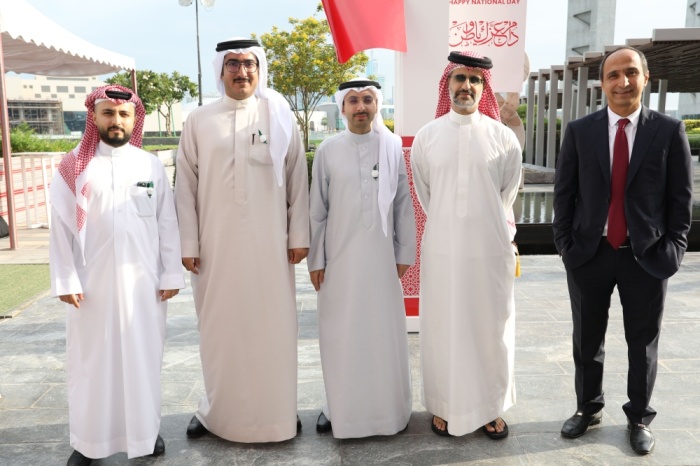 علم البحرين يزيّن مبنى آركابيتا بمساحة 3850 متراً مربعاً