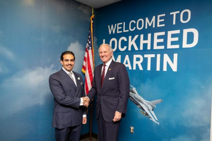 عبدالله بن راشد يتفقد خط إنتاج  طائرات F-16 Block 70 البحرينية