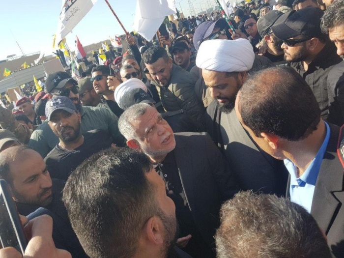 بالصور - ميليشيات تابعة لإيران تحاول اقتحام السفارة الأمريكية بالعراق