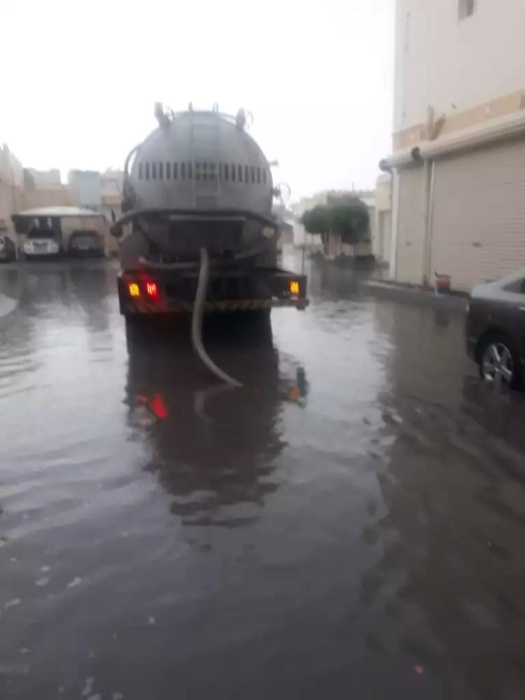 الأمطار تغرق مناطق البحرين