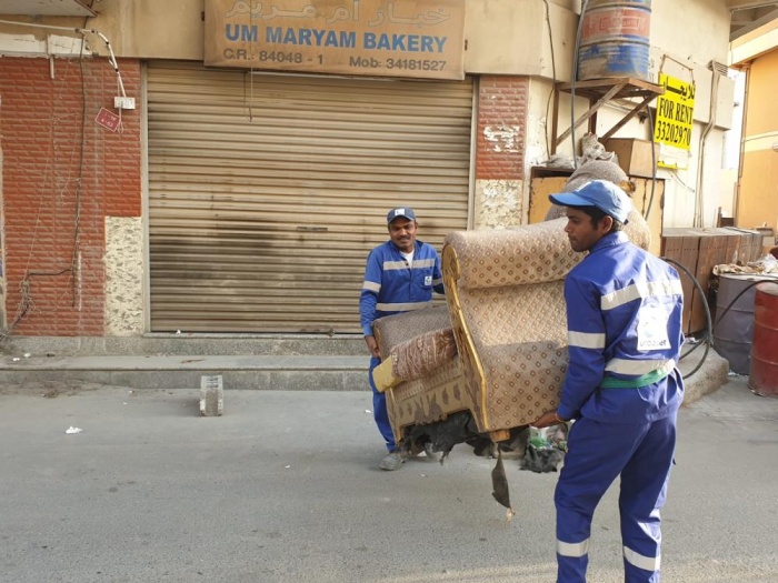 بلدية "الجنوبية" تنفذ حملة لإزالة مخالفات إشغال الطريق في الرفاع