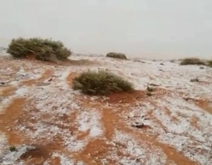 الثلوج تكسو تبوك شمالي السعودية