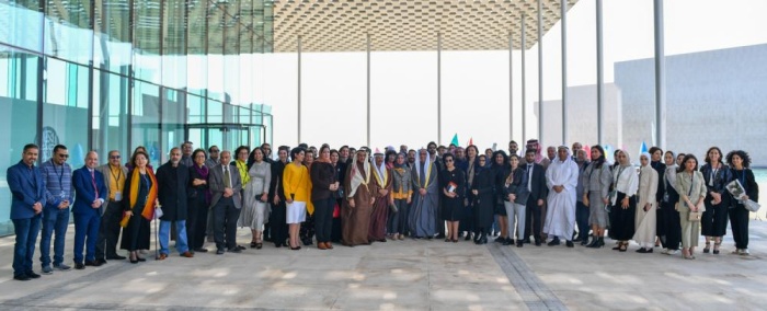 محمد بن مبارك يفتتح معرض البحرين السنوي للفنون التشكيلية