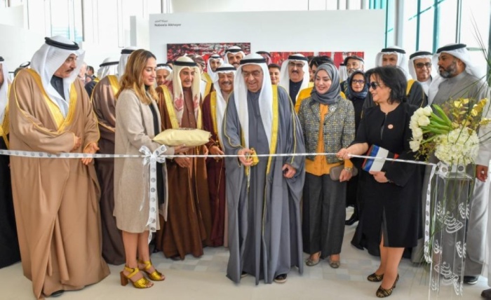 محمد بن مبارك يفتتح معرض البحرين السنوي للفنون التشكيلية