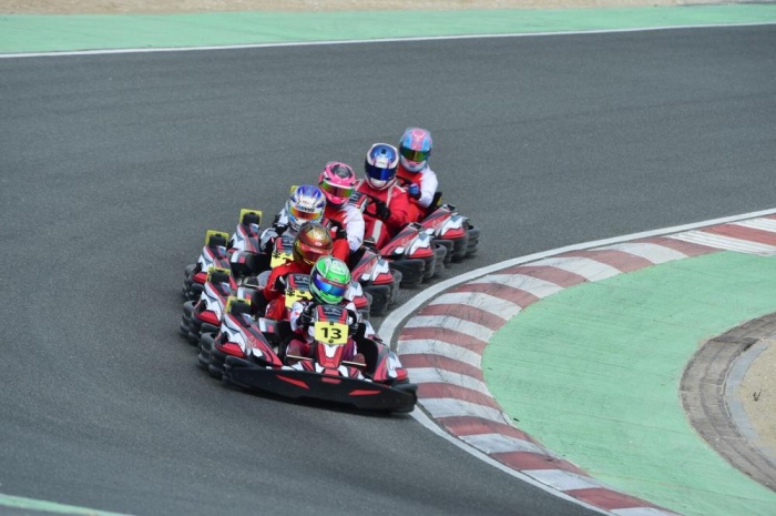 14 فريقا بحرينيا وسعوديا في منافسة بطولة التحمل للكارتينج