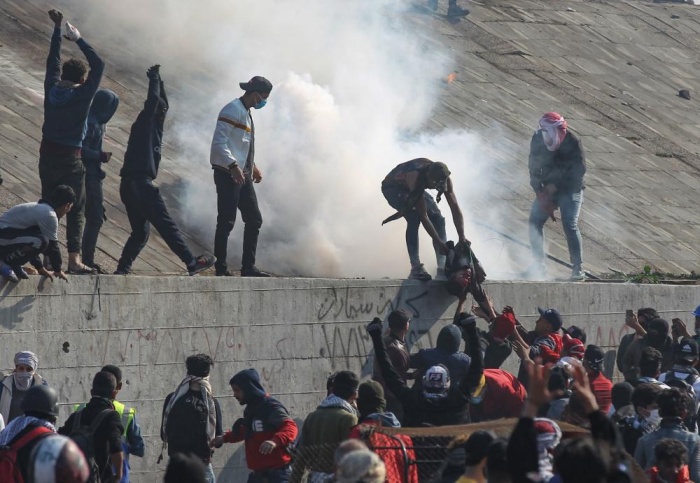 مواجهات في بغداد.. استشهاد محتجين وإصابة جنود