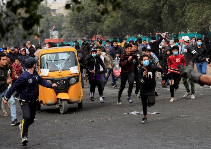 السيستاني يندد باستخدام القوة ضد المتظاهرين في العراق