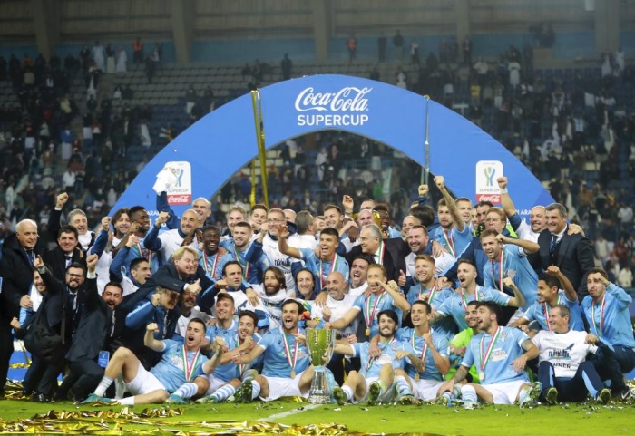 لاتسيو .. العاصفة الزرقاء قادمة ..!
إحرازه كأس إيطاليا ومن ثم كأس السوبر مؤشرات قوية على استعادة الذكريات الذهبية
النادي العاصمي يطمح للاحتفال بالرقم 120 بإحرازه لقب الكالتشيو للمرة الثالثة في تاريخه