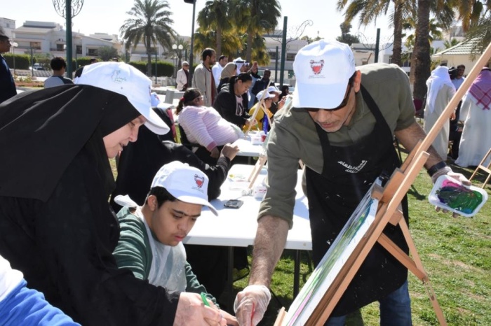 "ذوي الهمم" يزينون حديقة السلمانية بالتشجير والرسم