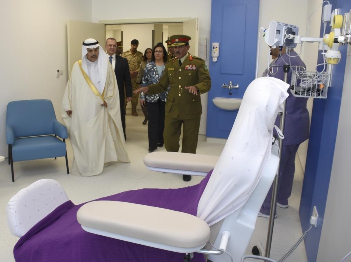 القائد العام ينيب وزير شؤون الدفاع لافتتاح عدد من الأقسام بـ"الملك حمد الجامعي"