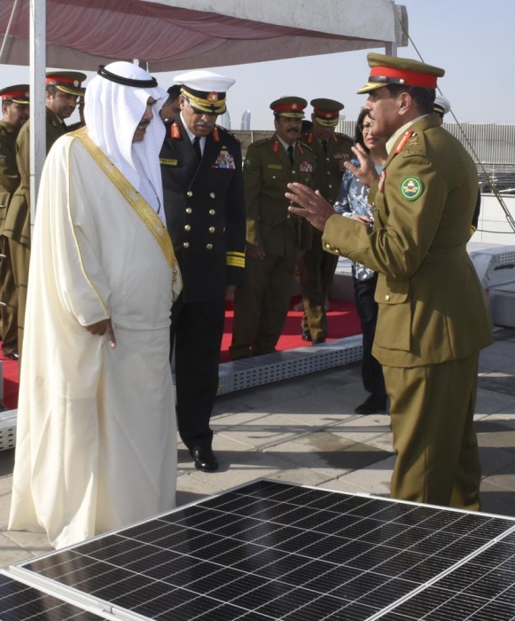 القائد العام ينيب وزير شؤون الدفاع لافتتاح عدد من الأقسام بـ"الملك حمد الجامعي"