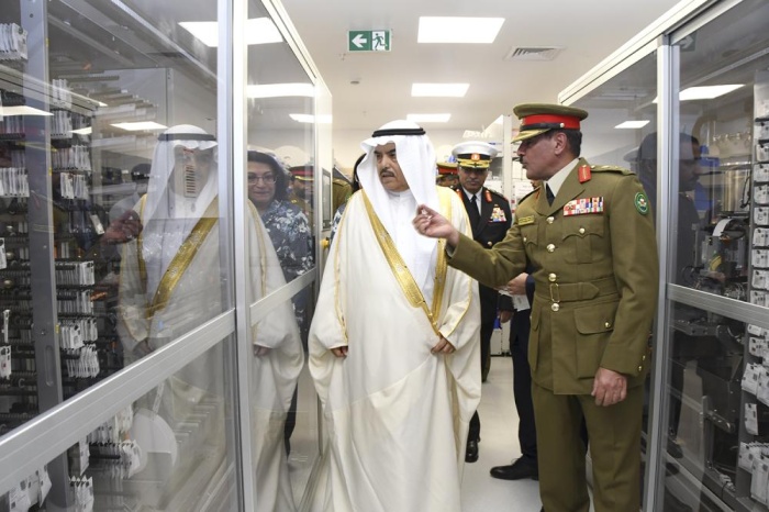 القائد العام ينيب وزير شؤون الدفاع لافتتاح عدد من الأقسام بـ"الملك حمد الجامعي"