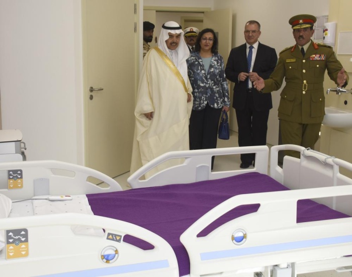 القائد العام ينيب وزير شؤون الدفاع لافتتاح عدد من الأقسام بـ"الملك حمد الجامعي"
