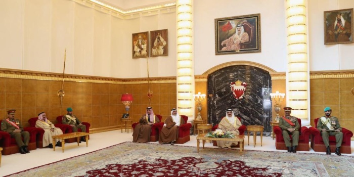 الملك: نقدر ما يبذله منتسبو قوة الدفاع لأمن المواطنين بكل كفاءة وبروح وطنية ثابتة