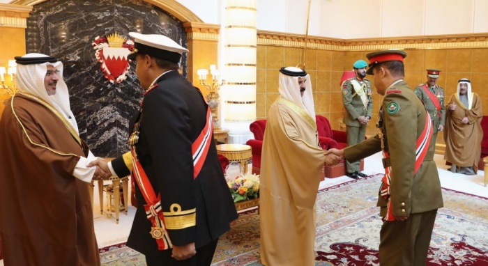 الملك: نقدر ما يبذله منتسبو قوة الدفاع لأمن المواطنين بكل كفاءة وبروح وطنية ثابتة